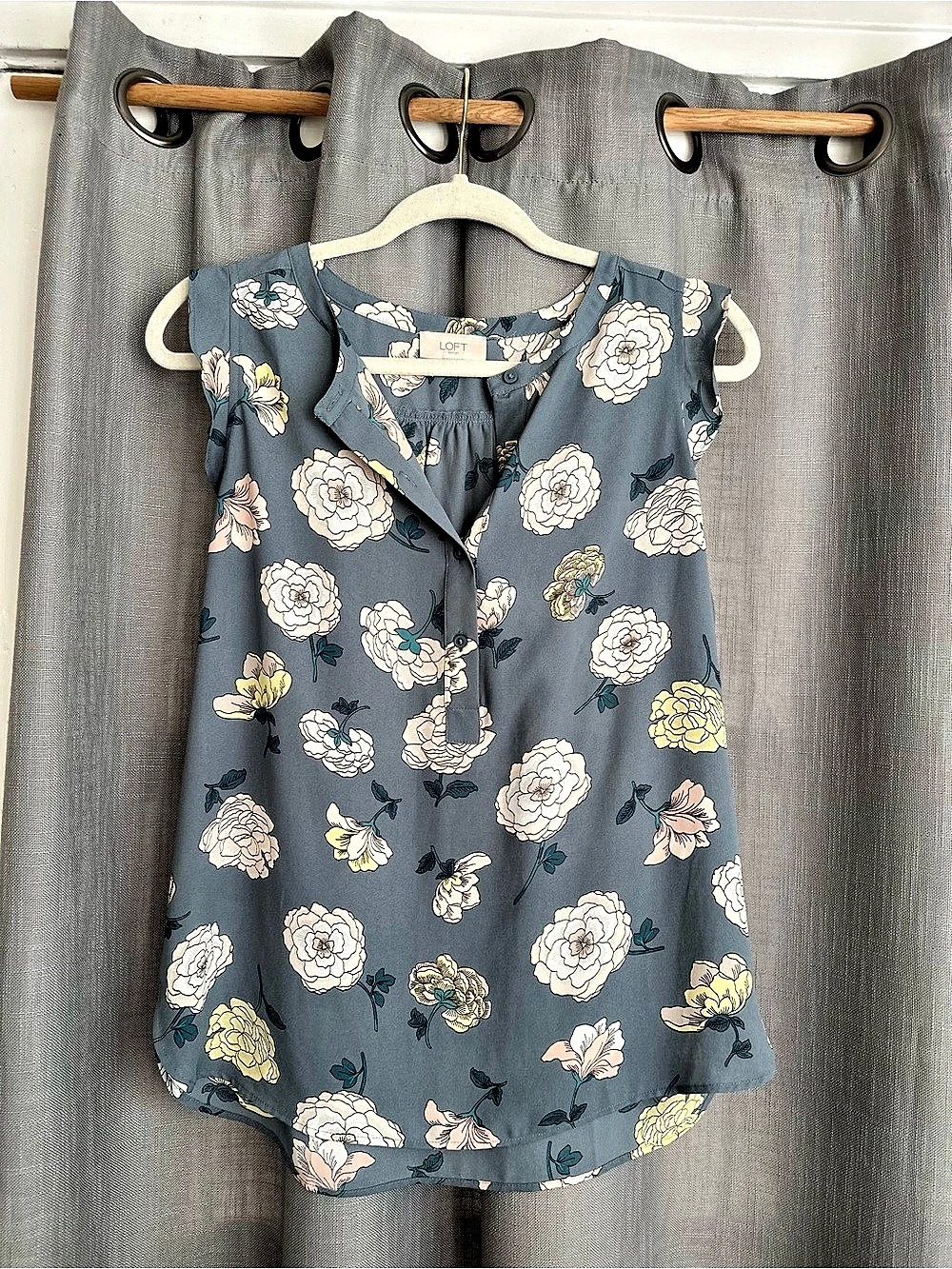 LOFT Floral Blouse in Blue & Pink Size Small Like New